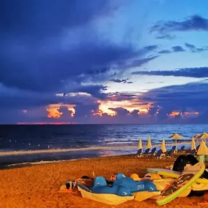 2-bedroom Near Beach And Golden Mile Appartamento